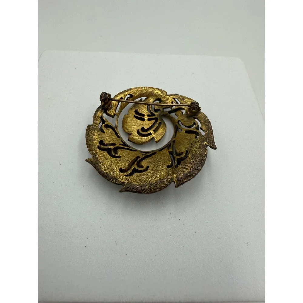 Vintage‎ Gold Tone Openwork Swirl Leaf Brooch Textured Botanical Circular Pin